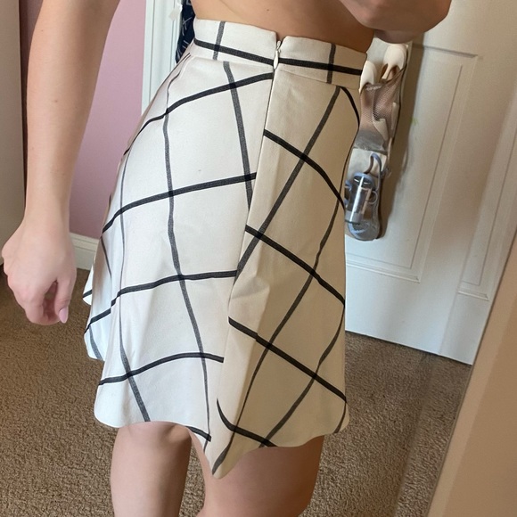 Plaid mini skirt - Picture 2 of 3
